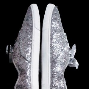 ❤NWT WonderNation silver glitter shoes. Size 5